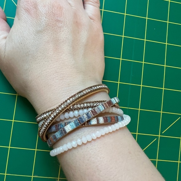 Multi-Layer Wrap Bracelet-Mix of leather and stones - Picture 1 of 4